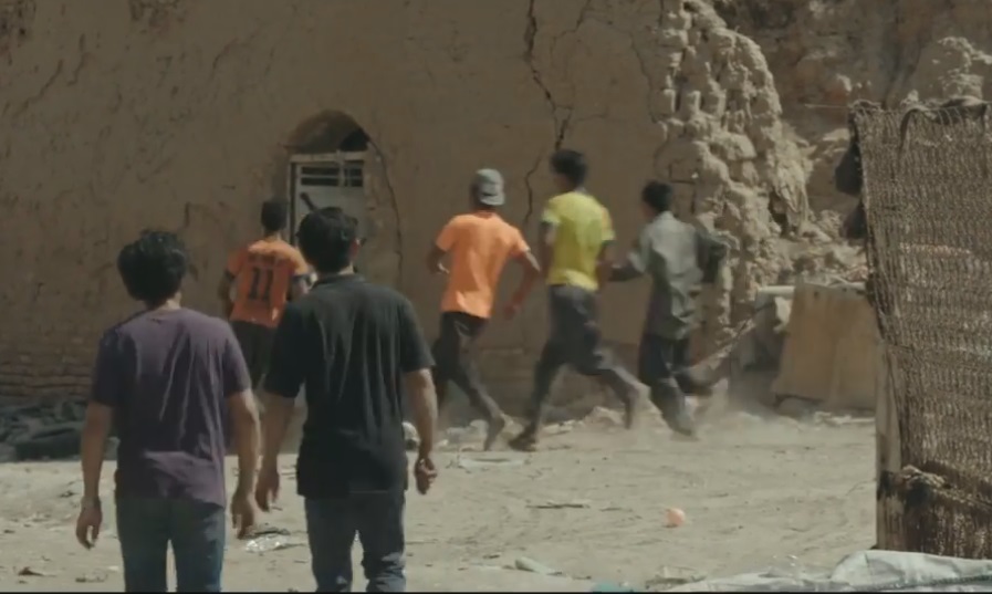 نقد فيلم مردن در آب مطهر/ زنده شدن با غسل تعميد