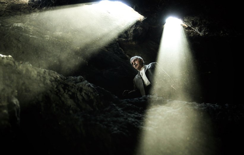 بی‌ همه ‌چیز؛ بی‌هیچ چیز در اقتباس 