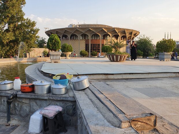 تئاتر شهر زخم خورد