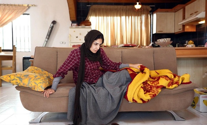 https://teater.ir/uploads/files/1399/esfand-99/نقد-فیلم-منگی.jpg