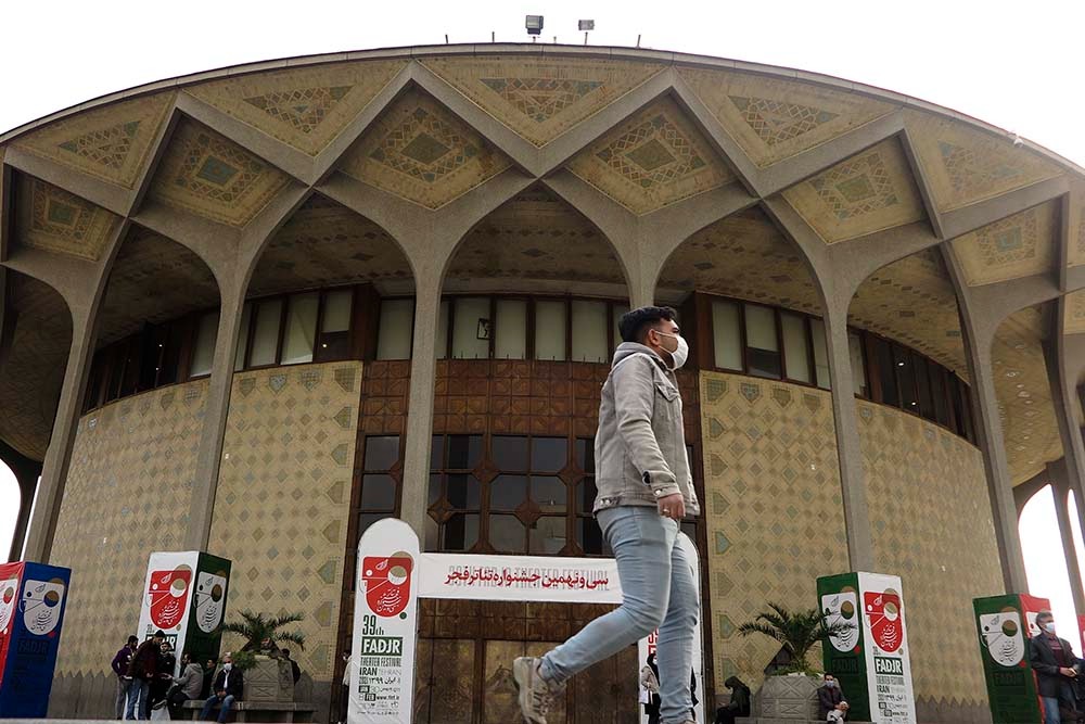 نگاهی به جشنواره سی و نهم  تئاتر فجر / دستهای خالی؛ اما بهظاهر پر  نگاهی به جشنواره سی و نهم  تئاتر فجر / دستهای خالی؛ اما بهظاهر پر