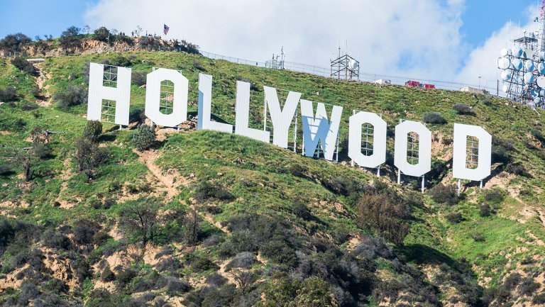 انجمن طراحان لباس آمریکا برای مراکز درمانی ماسک می‌دوزد 