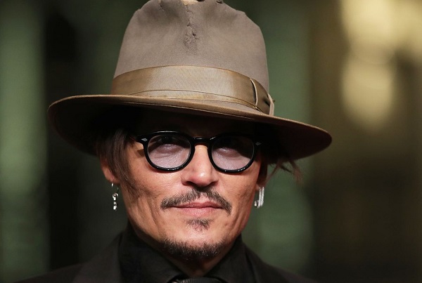 «ادوارد دست قیچی» به اینستاگرام پیوست