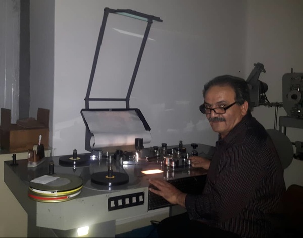 کارکنان لابراتوارهای فیلم از نظر اقتصادی ضعیف هستند 