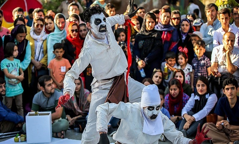 ساعت اجراهای تئاترهای خیابانی در محوطه تئاترشهر تغییر کرد