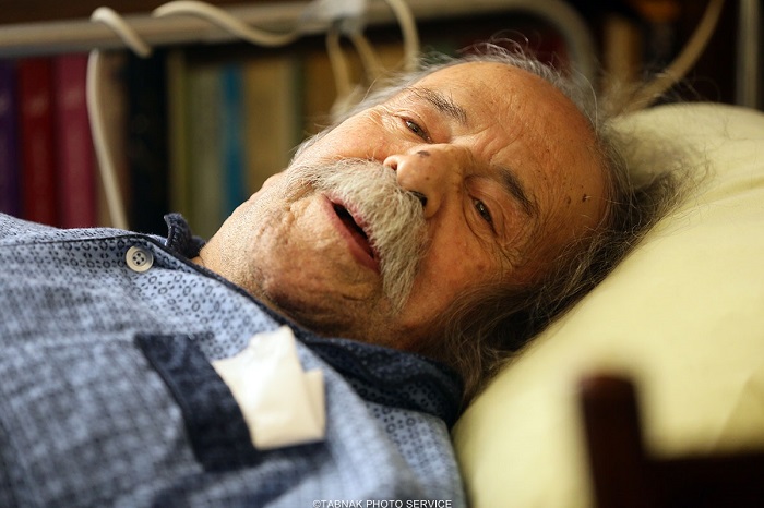 مشکل فعلی استاد کشاورز عفونت ریه است