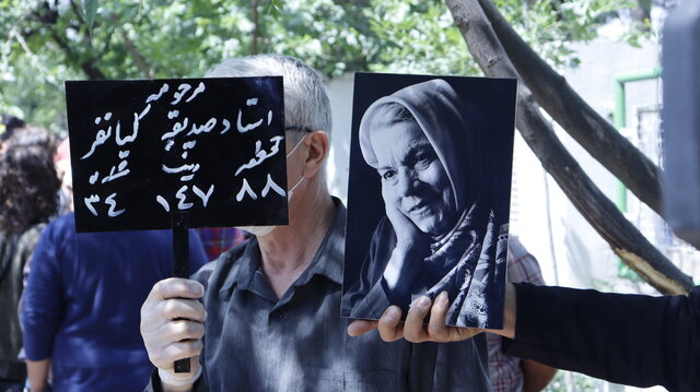 فیلم- فرش قرمز آسمان برای صدیقه کیانفر