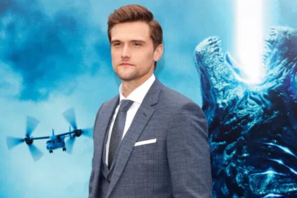 ستاره سریال «فلش» به خاطر توییت‌های قدیمی توهین‌آمیز اخراج شد