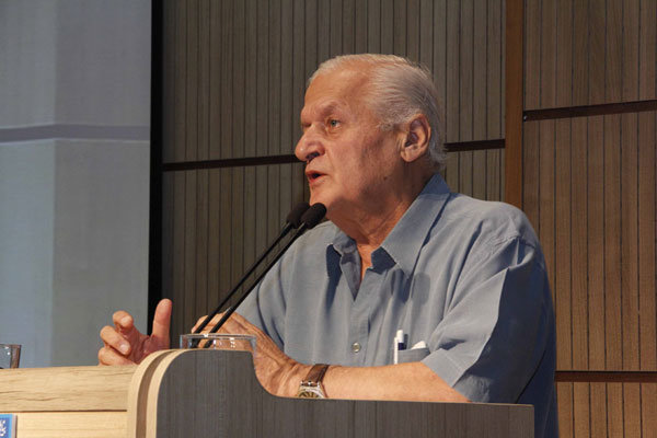 اکبر عالمی فردا در «قطعه هنرمندان» آرام می‌گیرد