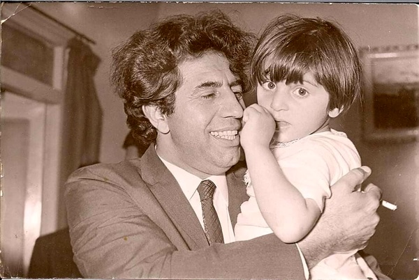 نمی‌توانم لحظه‌ای به نبودنش بیندیشم 