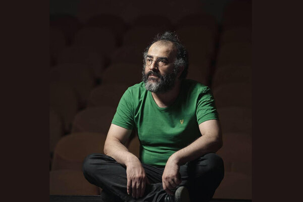 وقتی مدیر تماشاخانه طلب گروه را نمی‌دهد