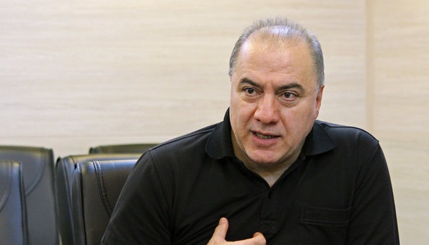 فرهاد قائمیان از رسول ملاقلی‌پور گفت