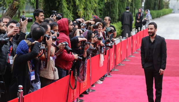 نوید محمدزاده به کرونا مبتلا شد