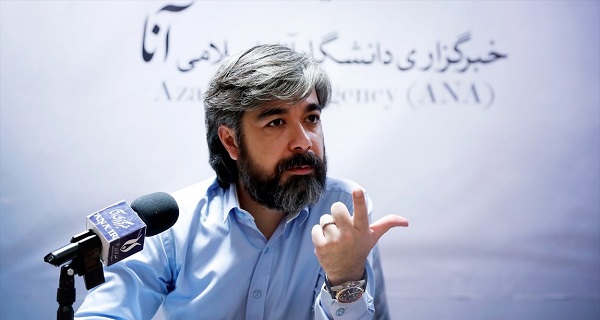 یک آدم سودجو را نقد کردم نه کل حراج تهران را!/ ماجرای احسان علیخانی و امیر آقایی چه بود؟