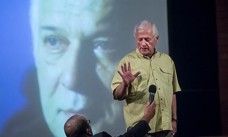 ویدئویی از صحبت‌های خسرو سینایی درباره محدودیت‌هایی که در فیلمسازی با آن مواجه بوده است