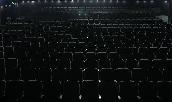 بدهی سینماها به پخش کنندگان پرداخت می شود