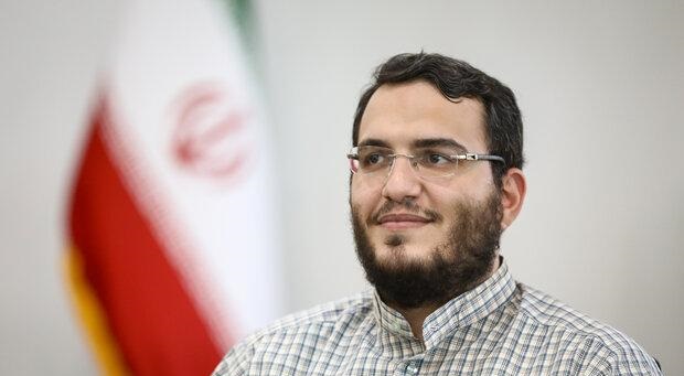 برخورد با هنرمندان اصفهان با اسپری فلفل