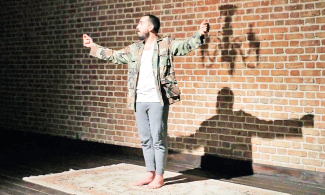 درباره نمايش «عباس ميرزا» به کارگردانی سيد محمد سعيدی/ شمايل‌نگاری يك نجيب‌زاده خودپسند 