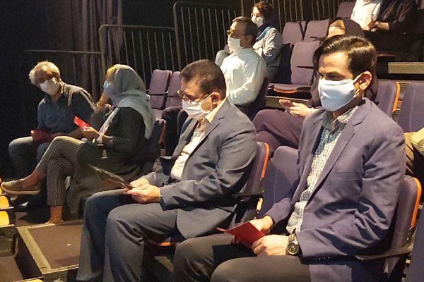 مدیر کل هنرهای نمایشی به تماشای «یه گاز کوچولو» نشست