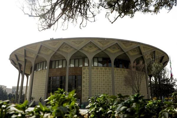 بیماری خانواده میم» به تئاتر شهر رسید/ خداحافظی «تن ها» از سایه