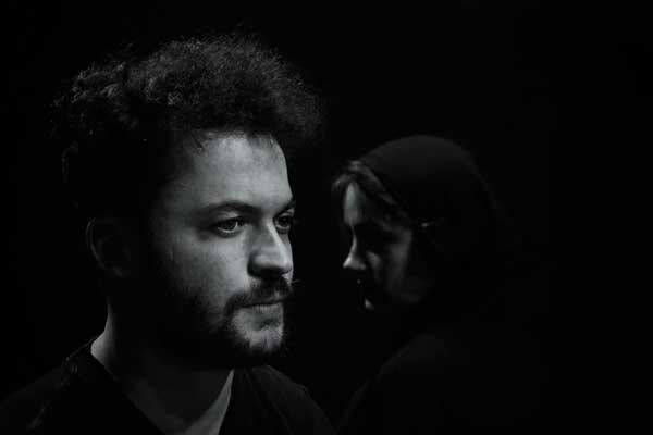 «س وهم شیشه ای» برای اجرا آماده می شود/ روایتی از تنهایی آدم ها