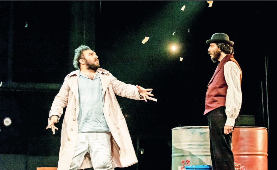 نگاهی به نمایش «بیلمن» نوشته جان میلینگتُن سینگ و كارگردانی مهدی چاكری/ اجتماعِ دروغگو و قهرمان پوشالی  نگاهی به نمایش «بیلمن» نوشته جان میلینگتُن سینگ و كارگردانی مهدی چاكری/ اجتماعِ دروغگو و قهرمان پوشالی