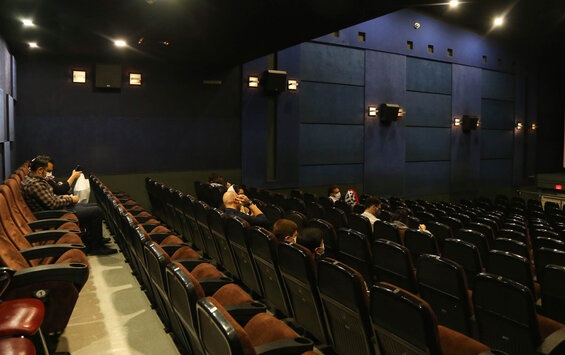 کرونا بار دیگر ظرفیت اکران در سالن‌های سینمایی را «نصف» کرد!