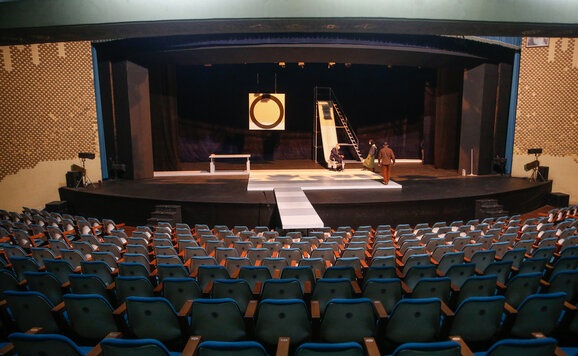 کرونا بار دیگر گریبان تئاتر را گرفت/ ظرفیت تئاتر ۵۰ درصدی شد