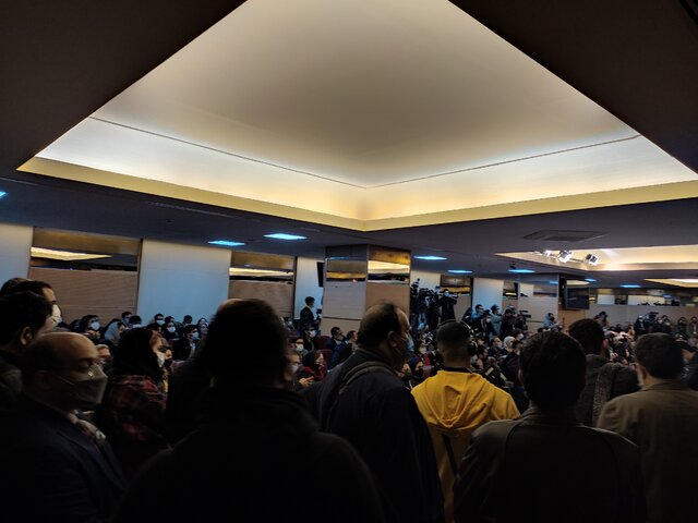  اعتراض عکاسان خبری در جشنواره فیلم فجر با حمایت جواد عزتی