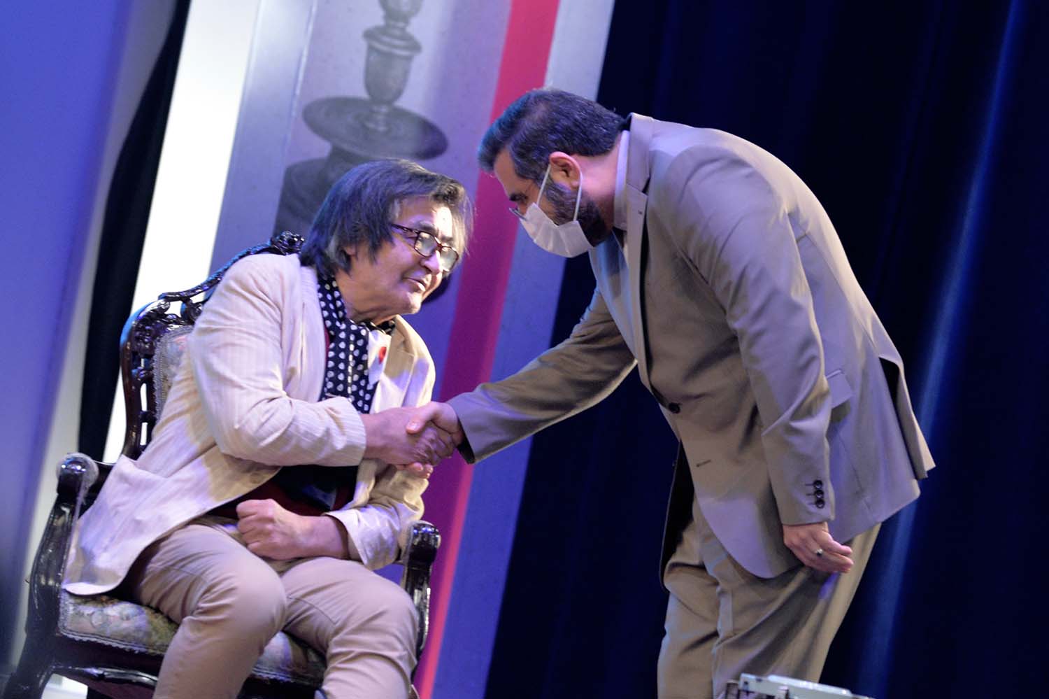 رضا رویگری در اختتامیه تئاتر فجر: تا به حال حتی یک کارت ده آفرین نگرفته بودم رضا رویگری در اختتامیه تئاتر فجر: تا به حال حتی یک کارت ده آفرین نگرفته بودم