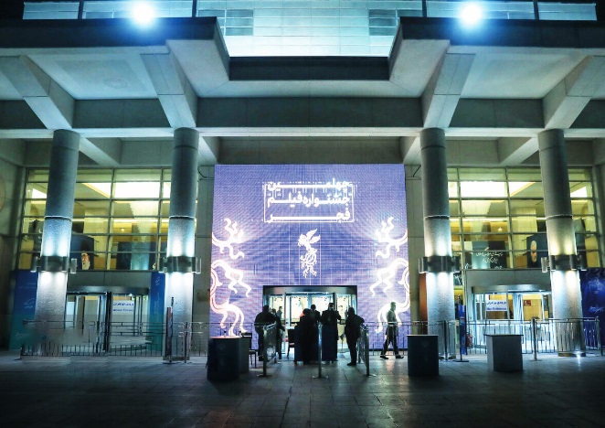 سینماهای مردمی جشنواره فجر خالی مانده است؟/ هیچ بلیت ارگانی نداریم