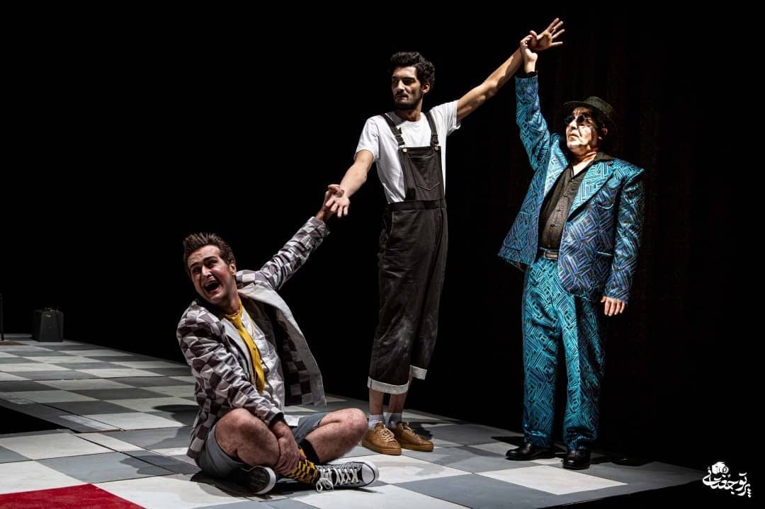 نمایش «شتر‌‌‌‌‌‌‌ مرغ» تمدید شد