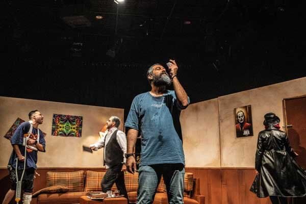 ادامه اجرای «چَفت» به تعویق افتاد/ مصدومیت بازیگر نمایش 