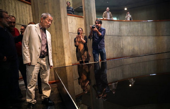  پرواز حاشیه بر فراز حوض گرانقیمت موزه هنرهای معاصر