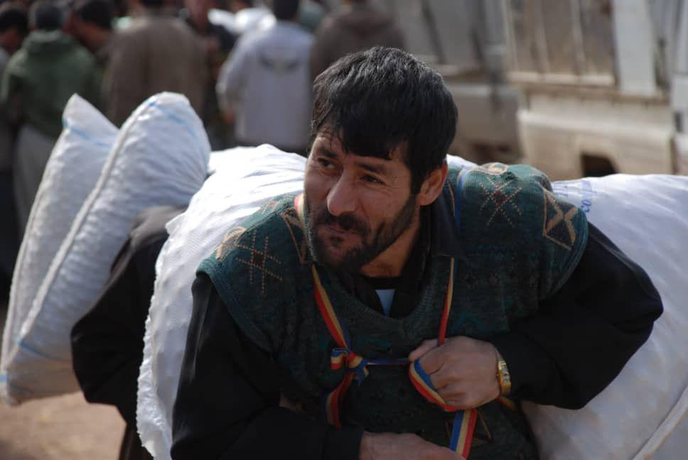 https://teater.ir/uploads/files/1400/farvardin-1400/مستند-نان-مقدس-346.jpg