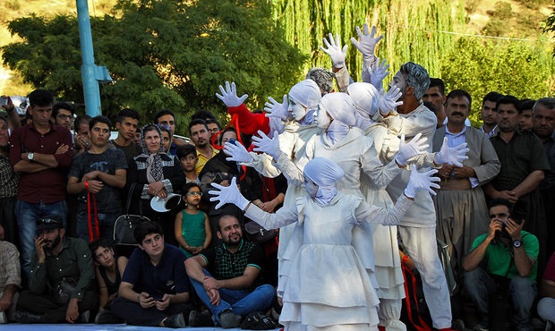 نامه اعتراضی هنرمندان تئاتر خیابانی/ آقای وزیر صدایمان را بشنوید نامه اعتراضی هنرمندان تئاتر خیابانی/ آقای وزیر صدایمان را بشنوید