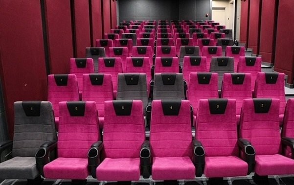 طی ۲ هفته گذشته شاهد هیچ استقبالی از سینما نبودهایم/قیمت امروز بلیت سینما یک شوخی است طی ۲ هفته گذشته شاهد هیچ استقبالی از سینما نبودهایم/قیمت امروز بلیت سینما یک شوخی است