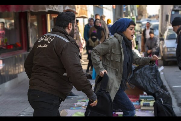 مانی رهنما خواننده تیتراژ «زد و بند» شد مانی رهنما خواننده تیتراژ «زد و بند» شد
