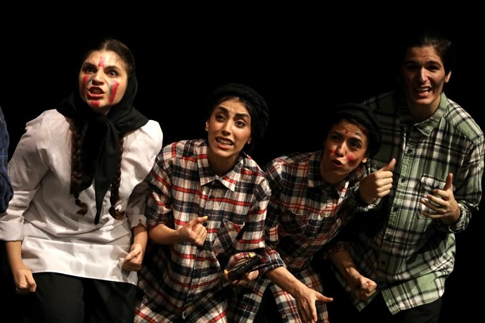 تقابل دو نسل از بازیگران تئاتر 