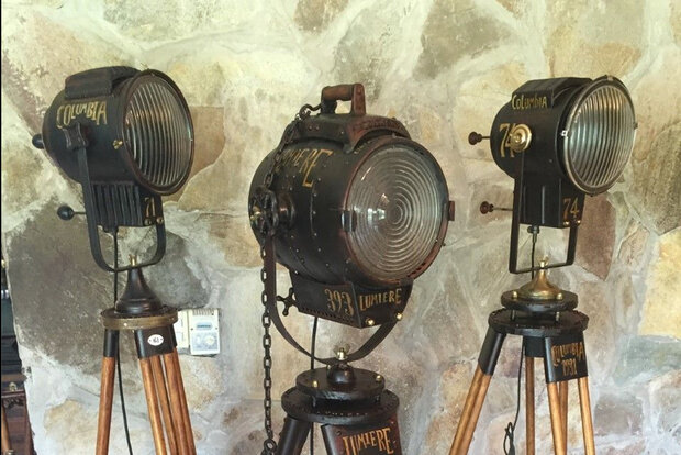 گنجینه فنی تئاتر ایران را دریابیم/پروژکتورهای قدیمی خاک میخورند! گنجینه فنی تئاتر ایران را دریابیم/پروژکتورهای قدیمی خاک میخورند!