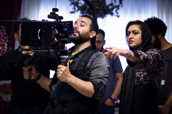 همه ما نقاب داریم