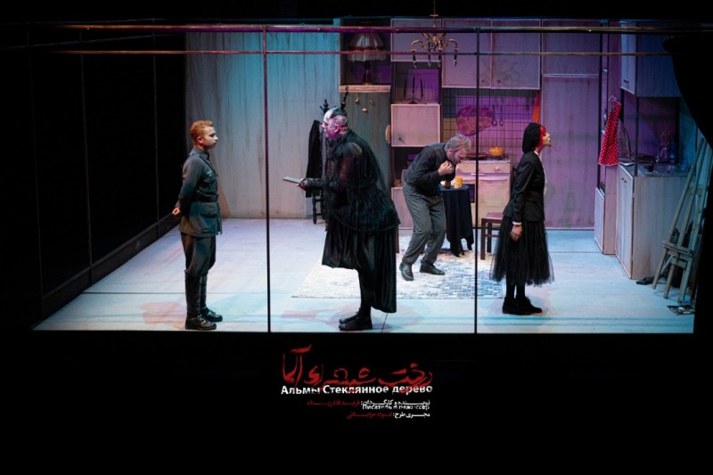 گزارش تصویری- نمایش درخت شیشه‌ای آلما به کارگردانی فرید ‌قادرپناه