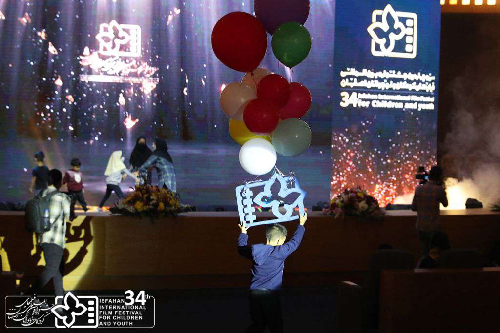 گزارش تصویری/ مراسم افتتاحیه سی و‌ چهارمین جشنواره بین المللی فیلم های کودکان و نوجوانان