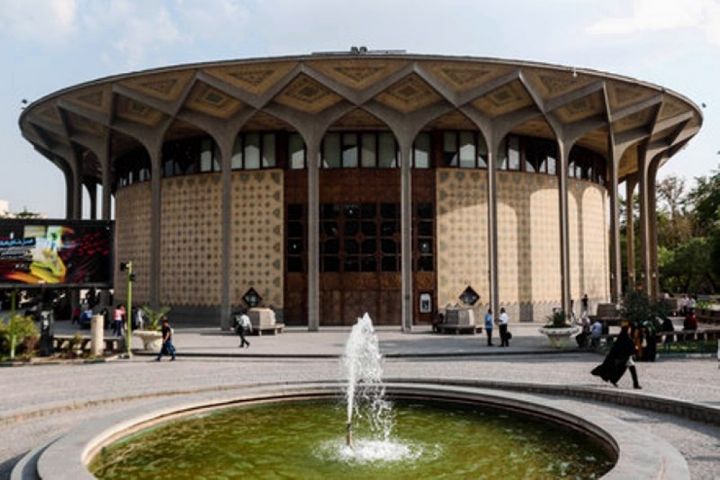 محوطه تئاتر شهر نا امن است/دستگیره‌های تئاتر شهر را می‌دزدند