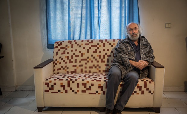 کیانوش عیاری از بیمارستان مرخص شد/ استراحت در منزل برای بهبود ریه کیانوش عیاری از بیمارستان مرخص شد/ استراحت در منزل برای بهبود ریه