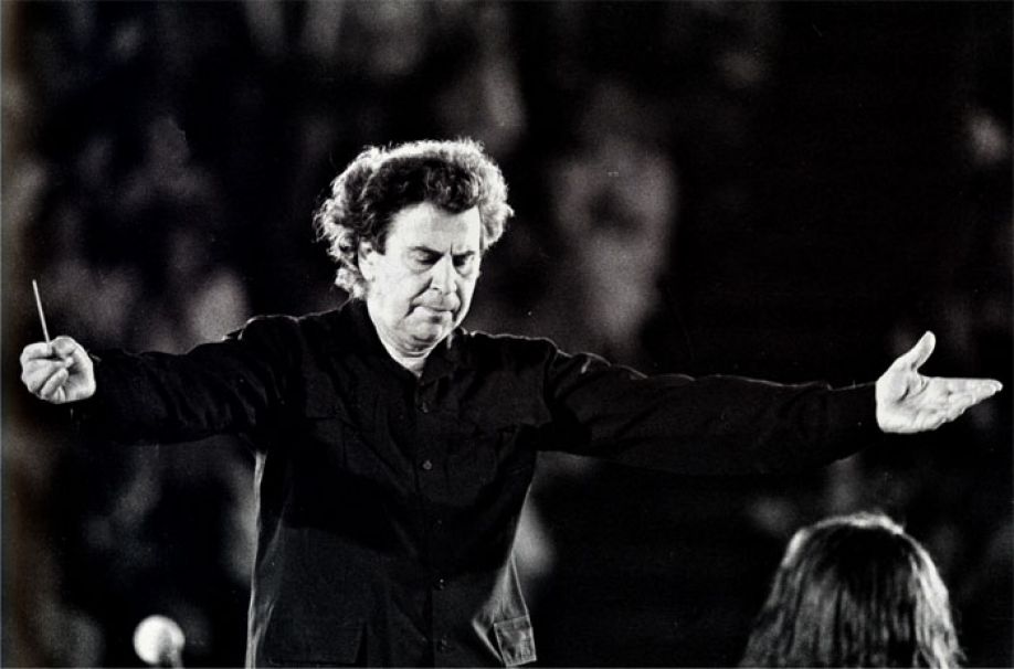 میکیس تئودوراکیس افسانه‌ای از دنیا رفت/ وداع با نماد موسیقی یونان