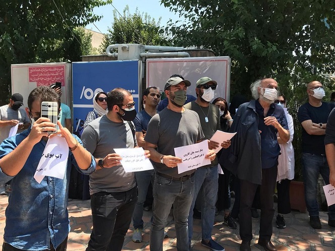 عکس و ویدیو- جمع هنرمندان سینما و تلویزیون در حمایت از خوزستان عکس و ویدیو- جمع هنرمندان سینما و تلویزیون در حمایت از خوزستان