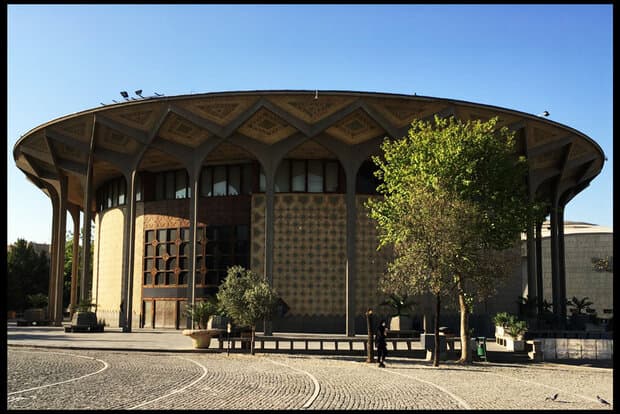  «همه چیز میگذرد تو نمیگذری» خوانش می‌شود