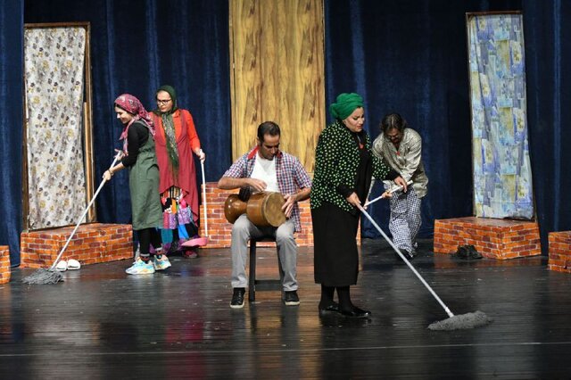 تنها راه چاره، پخش تراکت است 