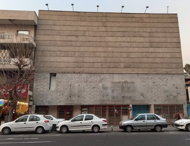 سینماهایی که آماده کوبیدن میشوند  سینماهایی که آماده کوبیدن میشوند